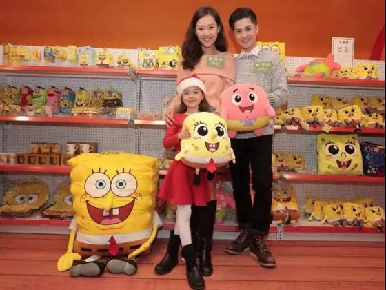 香港新港城海绵宝宝家族圣诞深海之旅美陈